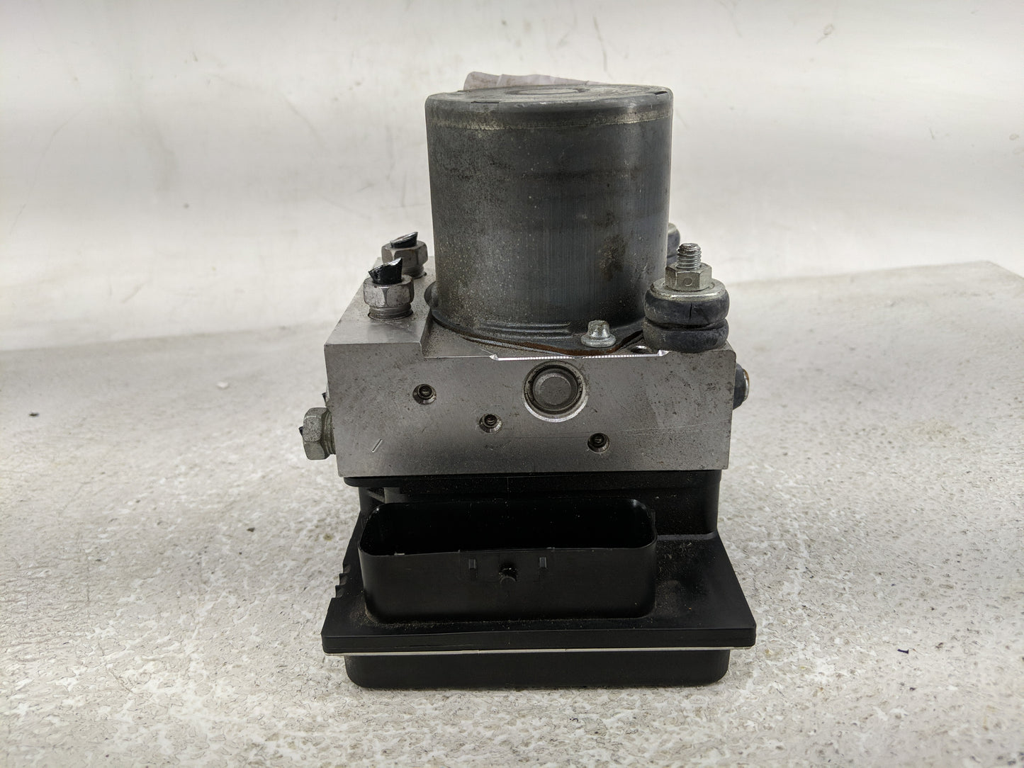 2012-2015 Chevrolet Camaro ABS Pump Control Module Replacement P/N:22807507 Fits Fits 2012 2013 2014 2015 OEM Used Auto Part