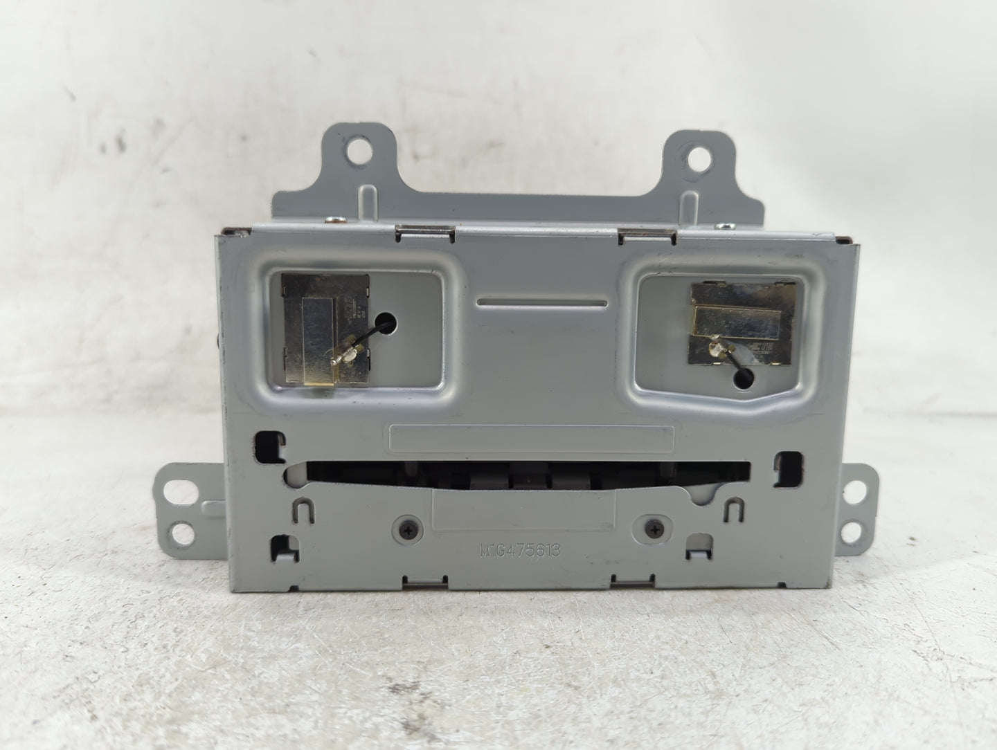 2013 Chevrolet Camaro Radio AM FM Cd Player Receiver Replacement P/N:23135481 Fits OEM Used Auto Parts - Oemusedautoparts1.c