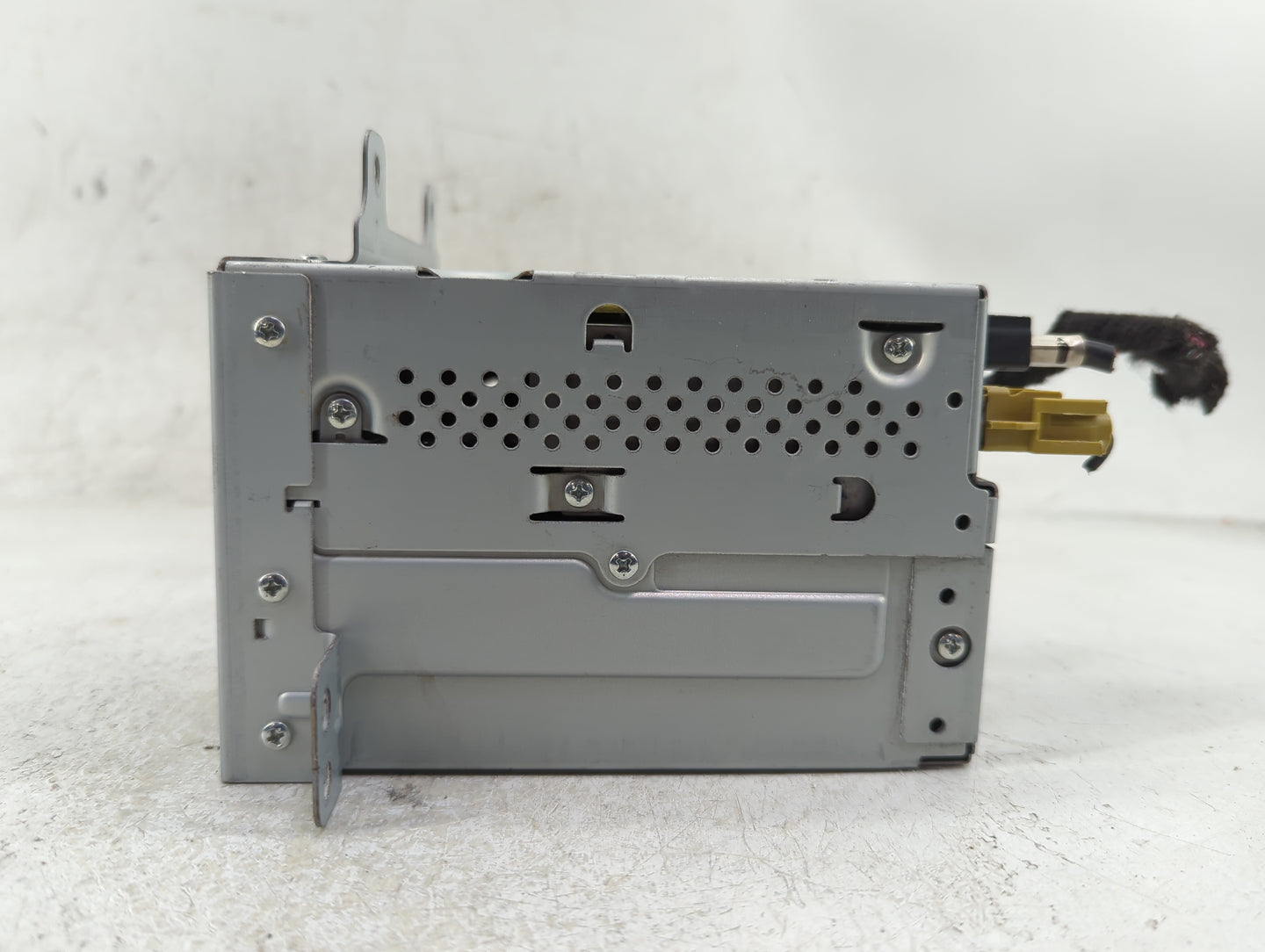 2013 Chevrolet Camaro Radio AM FM Cd Player Receiver Replacement P/N:23135481 Fits OEM Used Auto Parts - Oemusedautoparts1.c