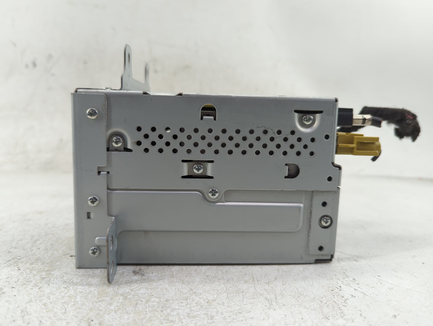 2013 Chevrolet Camaro Radio AM FM Cd Player Receiver Replacement P/N:23135481 Fits OEM Used Auto Parts - Oemusedautoparts1.c