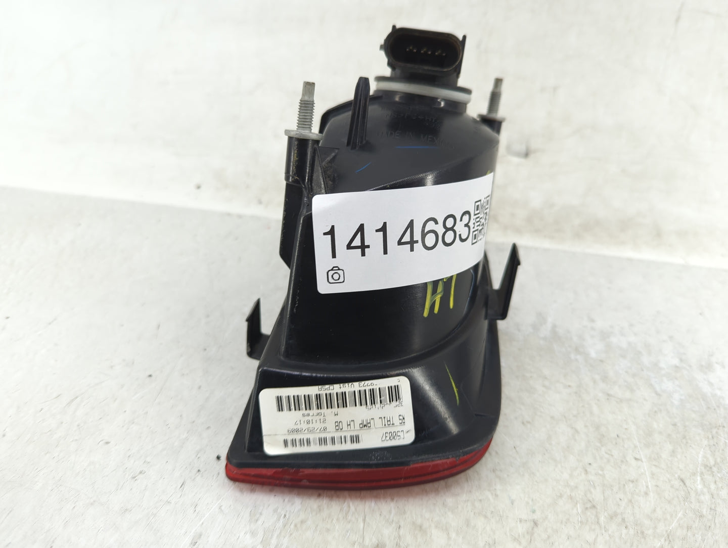 2010-2013 Chevrolet Camaro Tail Light Assembly Driver Left OEM P/N:92244323 Fits Fits 2010 2011 2012 2013 OEM Used Auto Part