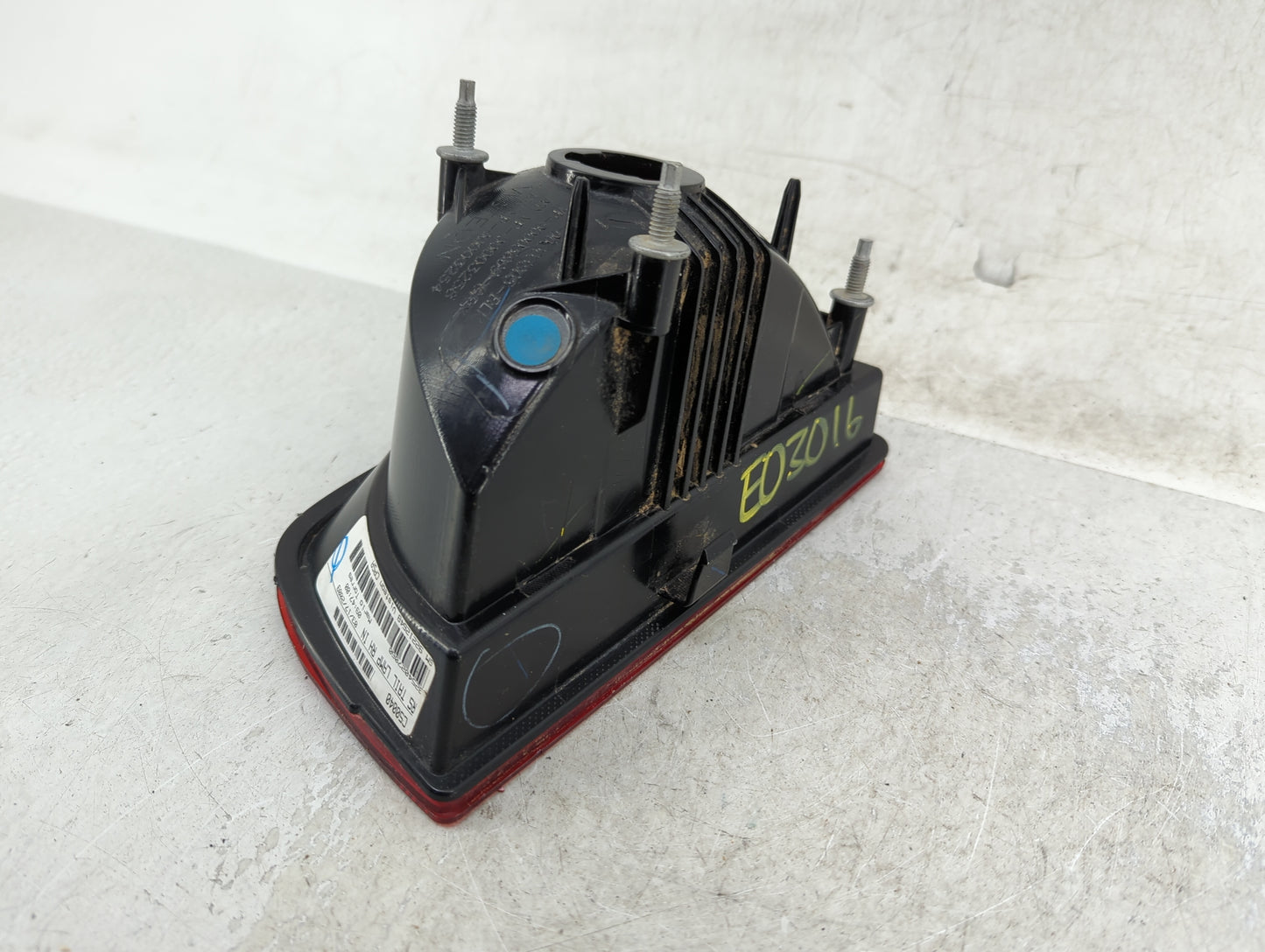 2010-2013 Chevrolet Camaro Tail Light Assembly Passenger Right OEM P/N:92212648 Fits Fits 2010 2011 2012 2013 OEM Used Auto 