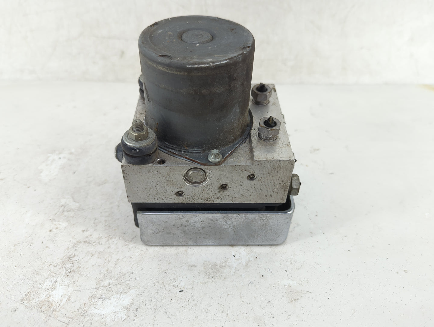 2012-2015 Chevrolet Camaro ABS Pump Control Module Replacement P/N:0 265 951 010 Fits Fits 2012 2013 2014 2015 OEM Used Auto