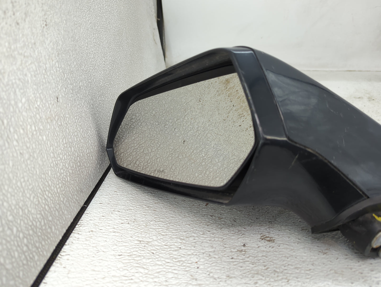 2010-2015 Chevrolet Camaro Driver Side View Mirror - Left Door Mirror OEM Used - Oemusedautoparts1.com