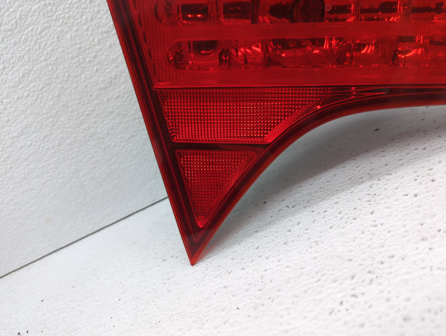 2010-2013 Chevrolet Camaro Tail Light Assembly Driver Left OEM P/N:92199773 PC50037 Fits Fits 2010 2011 2012 2013 OEM Used A