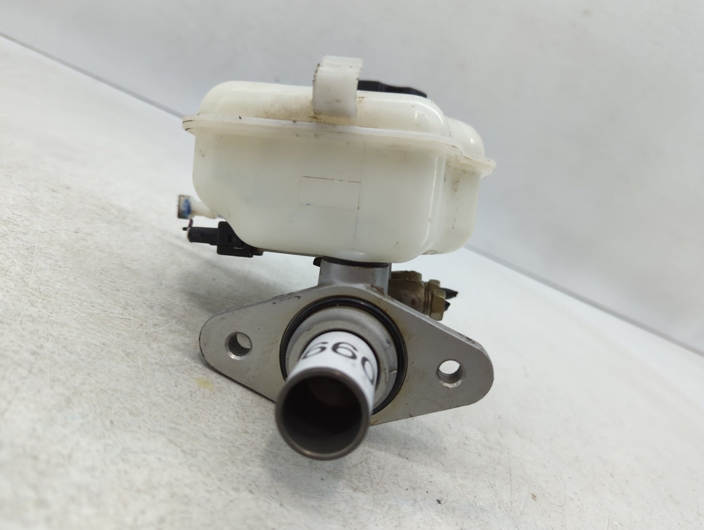 2010-2015 Chevrolet Camaro Brake Master Cylinder - Oemusedautoparts1.com