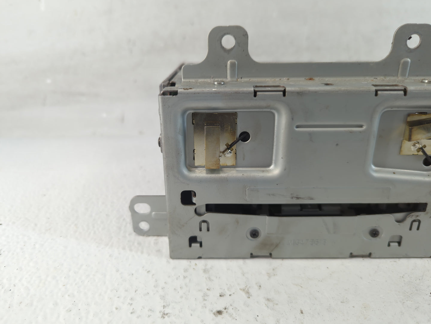 2013 Chevrolet Camaro Radio AM FM Cd Player Receiver Replacement P/N:23121124 Fits OEM Used Auto Parts - Oemusedautoparts1.c