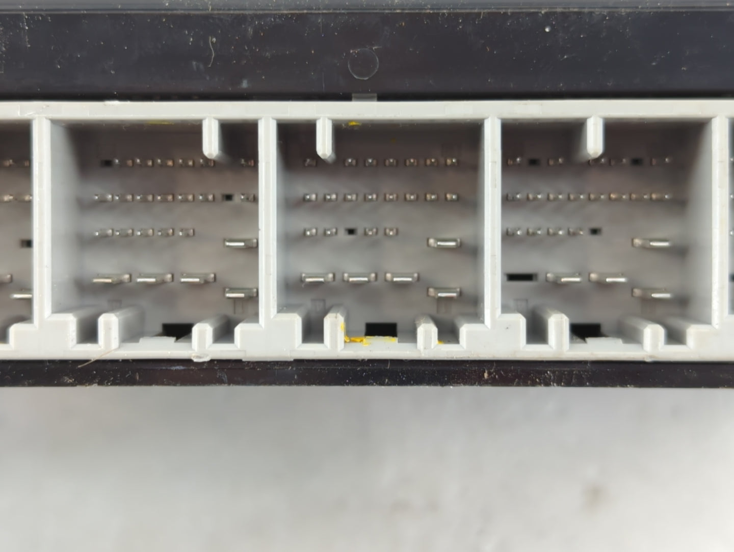 2011-2013 Chevrolet Caprice Body Control Module Bcm Inner Cabin Fuse Box - Oemusedautoparts1.com