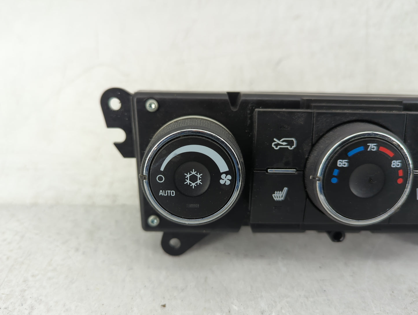 2013-2015 Chevrolet Captiva Climate Control Module Temperature AC/Heater Replacement P/N:GMT311CC07R 22740463 Fits OEM Used 