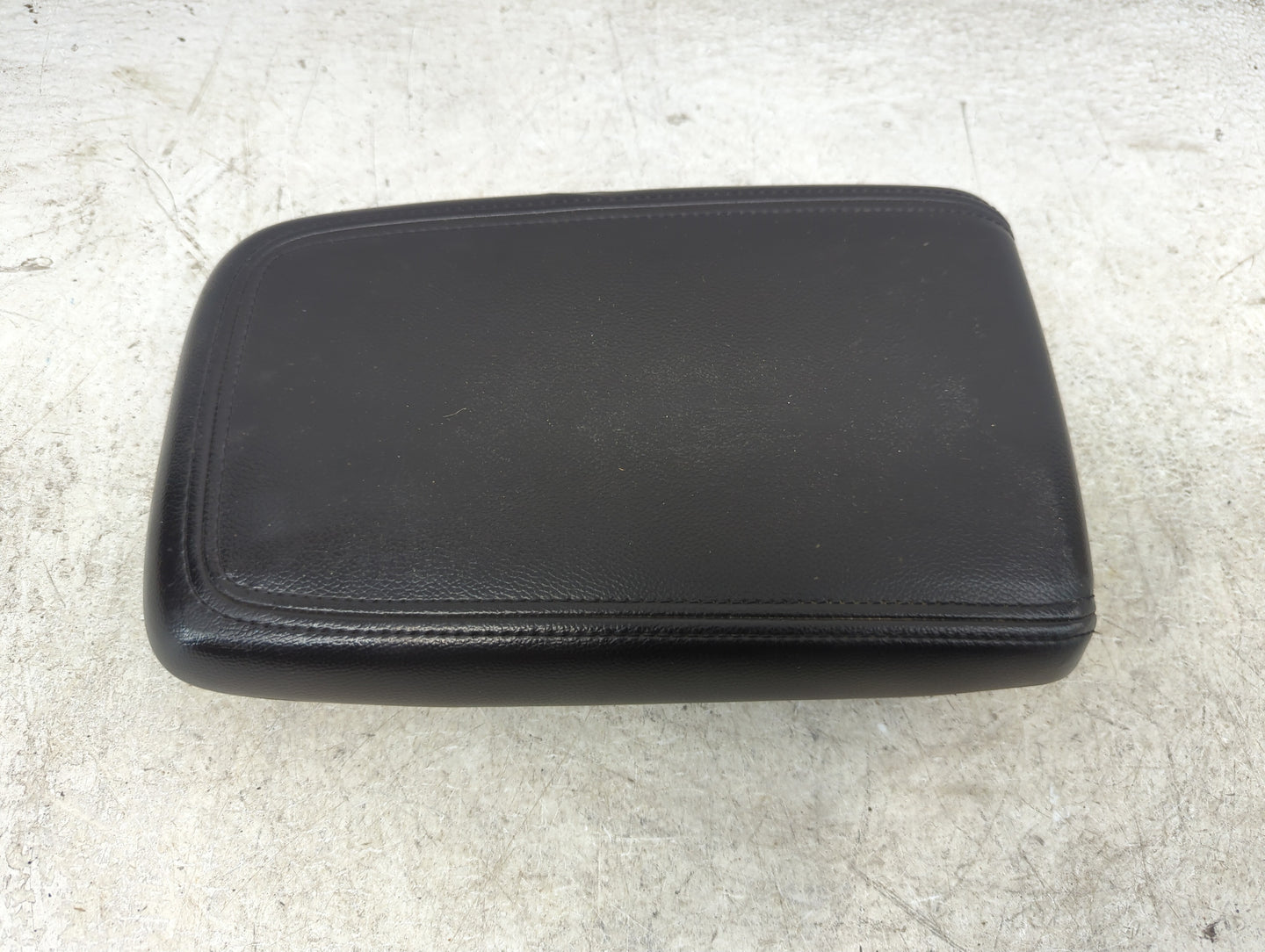 2012-2015 Chevrolet Captiva Sport Center Console Armrest Cover Lid Fits Fits 2012 2013 2014 2015 OEM Used Auto Parts - Oemus