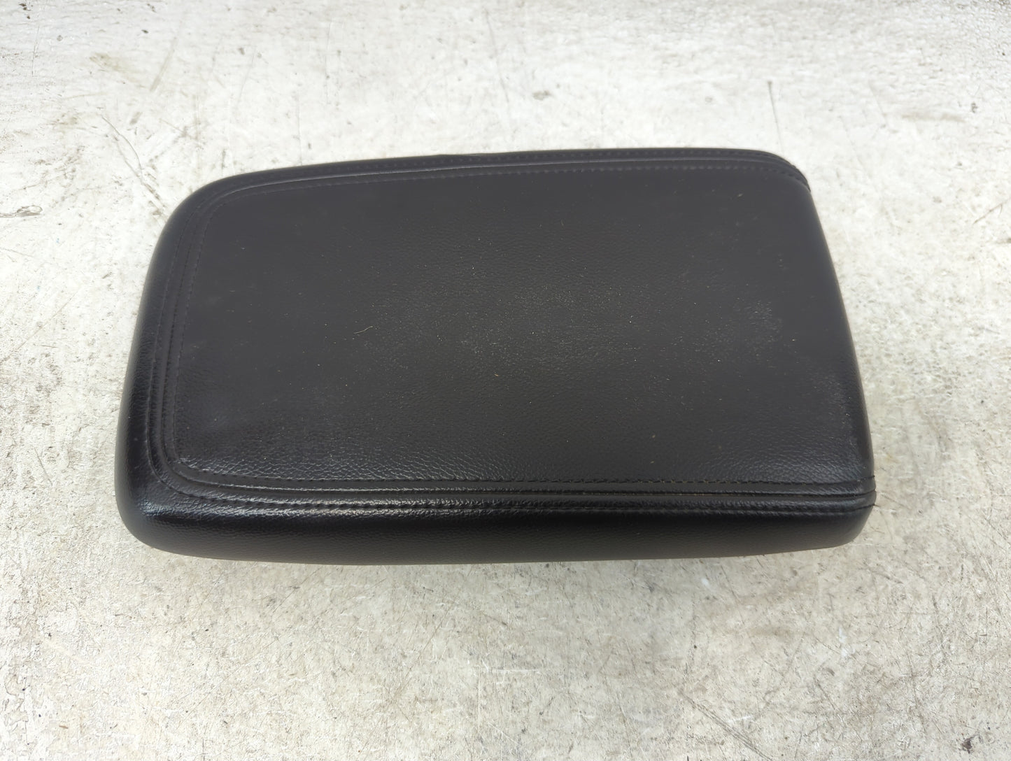 2012-2015 Chevrolet Captiva Sport Center Console Armrest Cover Lid Fits Fits 2012 2013 2014 2015 OEM Used Auto Parts - Oemus