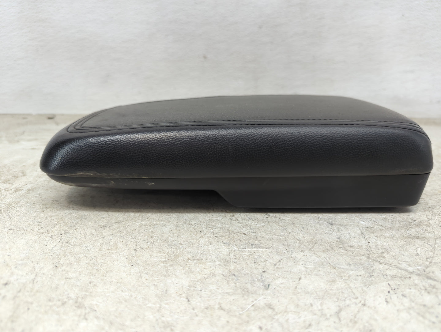 2012-2015 Chevrolet Captiva Sport Center Console Armrest Cover Lid Fits Fits 2012 2013 2014 2015 OEM Used Auto Parts - Oemus