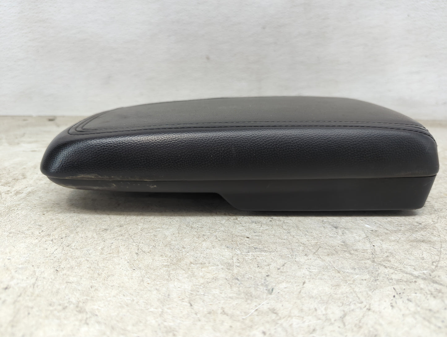 2012-2015 Chevrolet Captiva Sport Center Console Armrest Cover Lid Fits Fits 2012 2013 2014 2015 OEM Used Auto Parts - Oemus