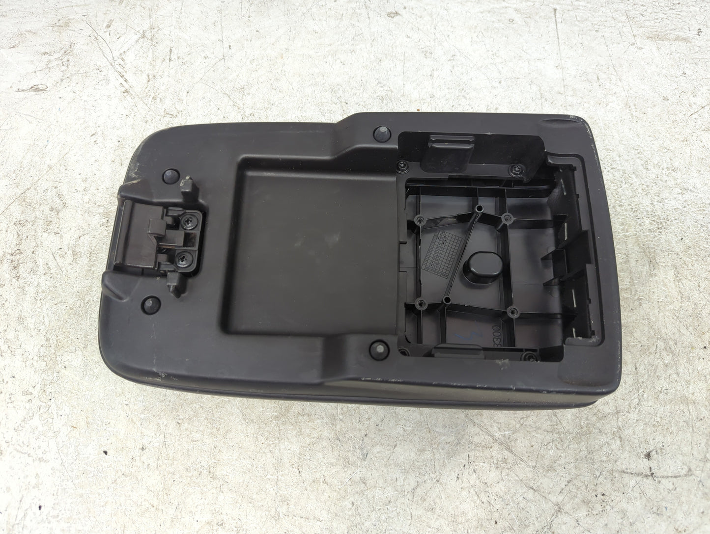 2012-2015 Chevrolet Captiva Sport Center Console Armrest Cover Lid Fits Fits 2012 2013 2014 2015 OEM Used Auto Parts - Oemus