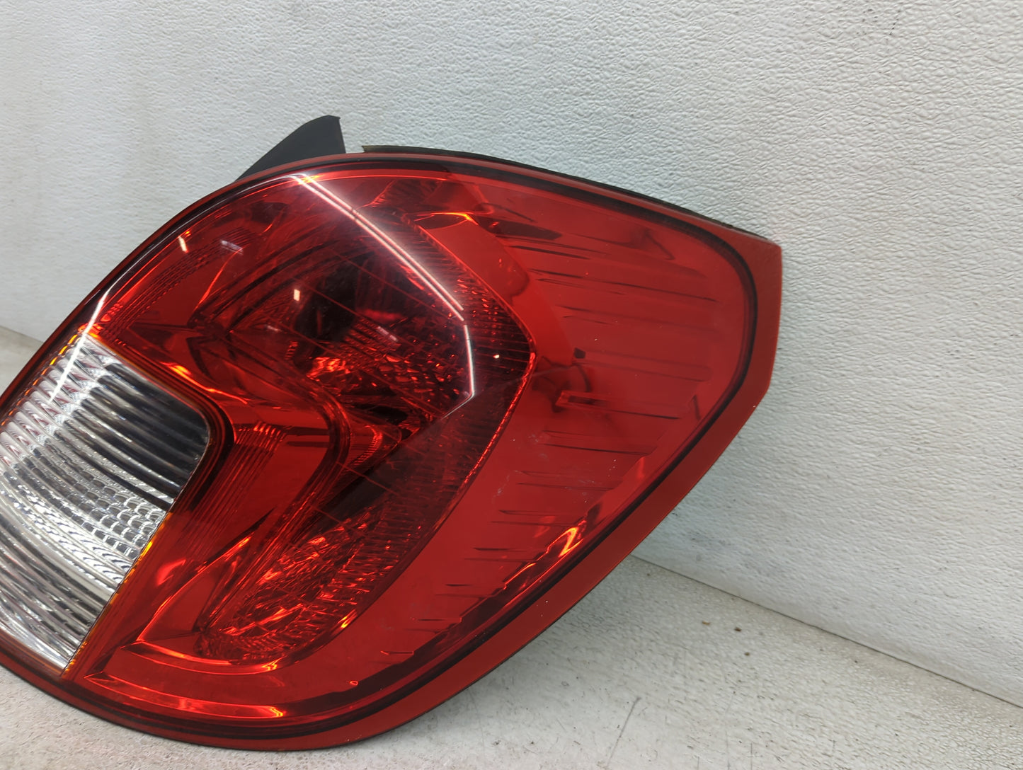 2013-2015 Chevrolet Captiva Sport Tail Light Assembly Passenger Right OEM Fits Fits 2013 2014 2015 OEM Used Auto Parts - Oem
