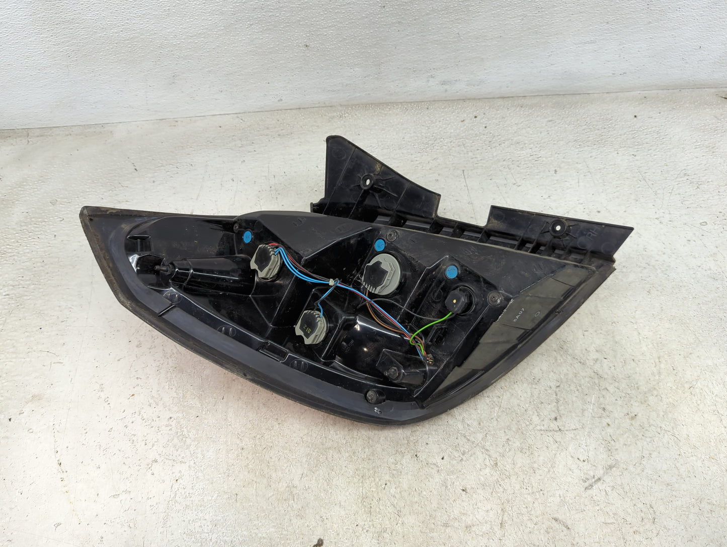 2013-2015 Chevrolet Captiva Sport Tail Light Assembly Passenger Right OEM Fits Fits 2013 2014 2015 OEM Used Auto Parts - Oem