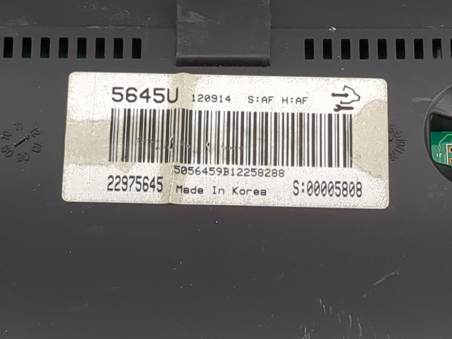 2013-2014 Chevrolet Captiva Sport Instrument Cluster Speedometer Gauges P/N:22975645 5645U Miles: Fits Fits 2013 2014 OEM Us