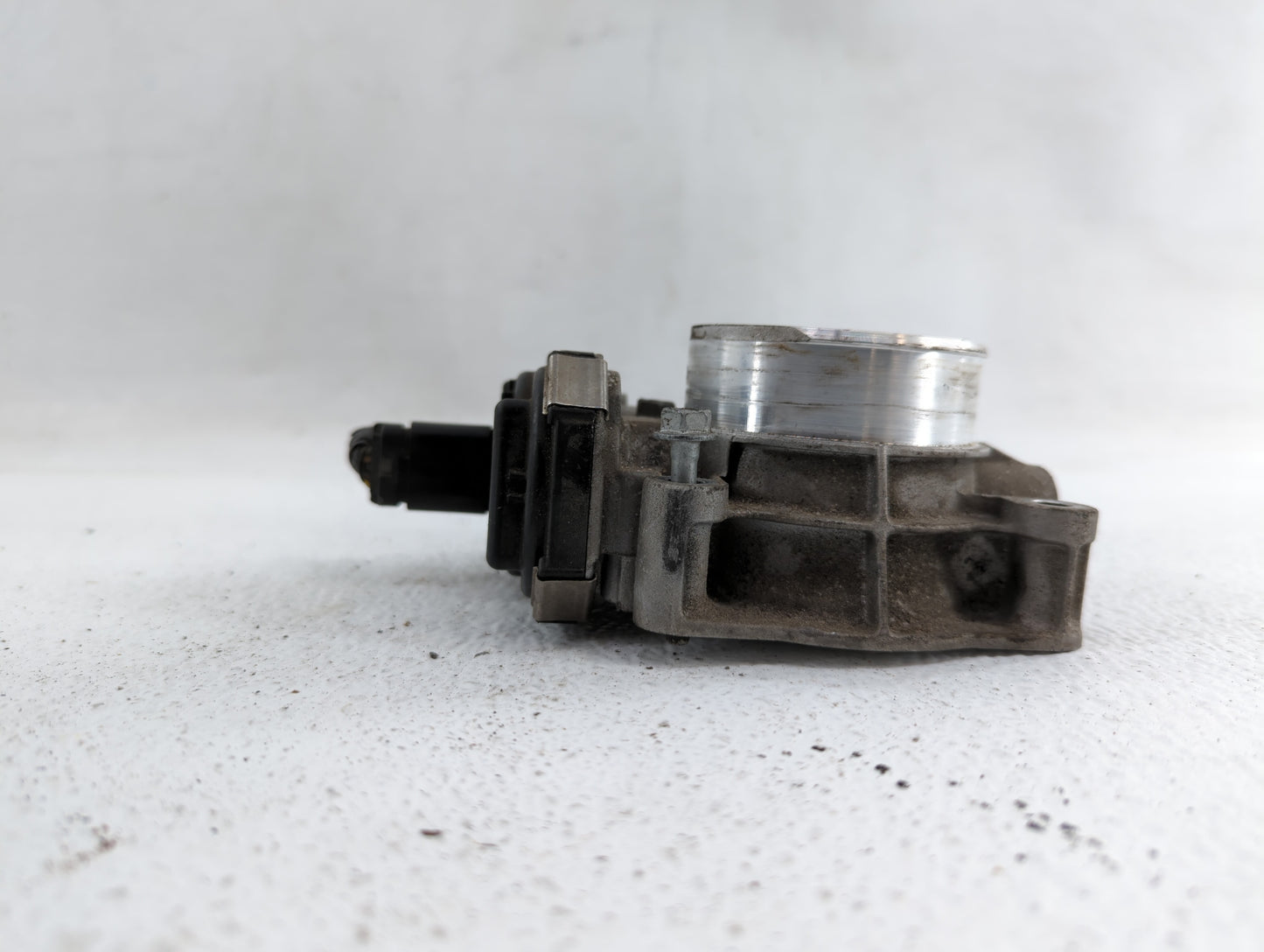 2012-2015 Chevrolet Captiva Sport Throttle Body P/N:12632101CA Fits Fits 2012 2013 2014 2015 OEM Used Auto Parts - Oemusedau