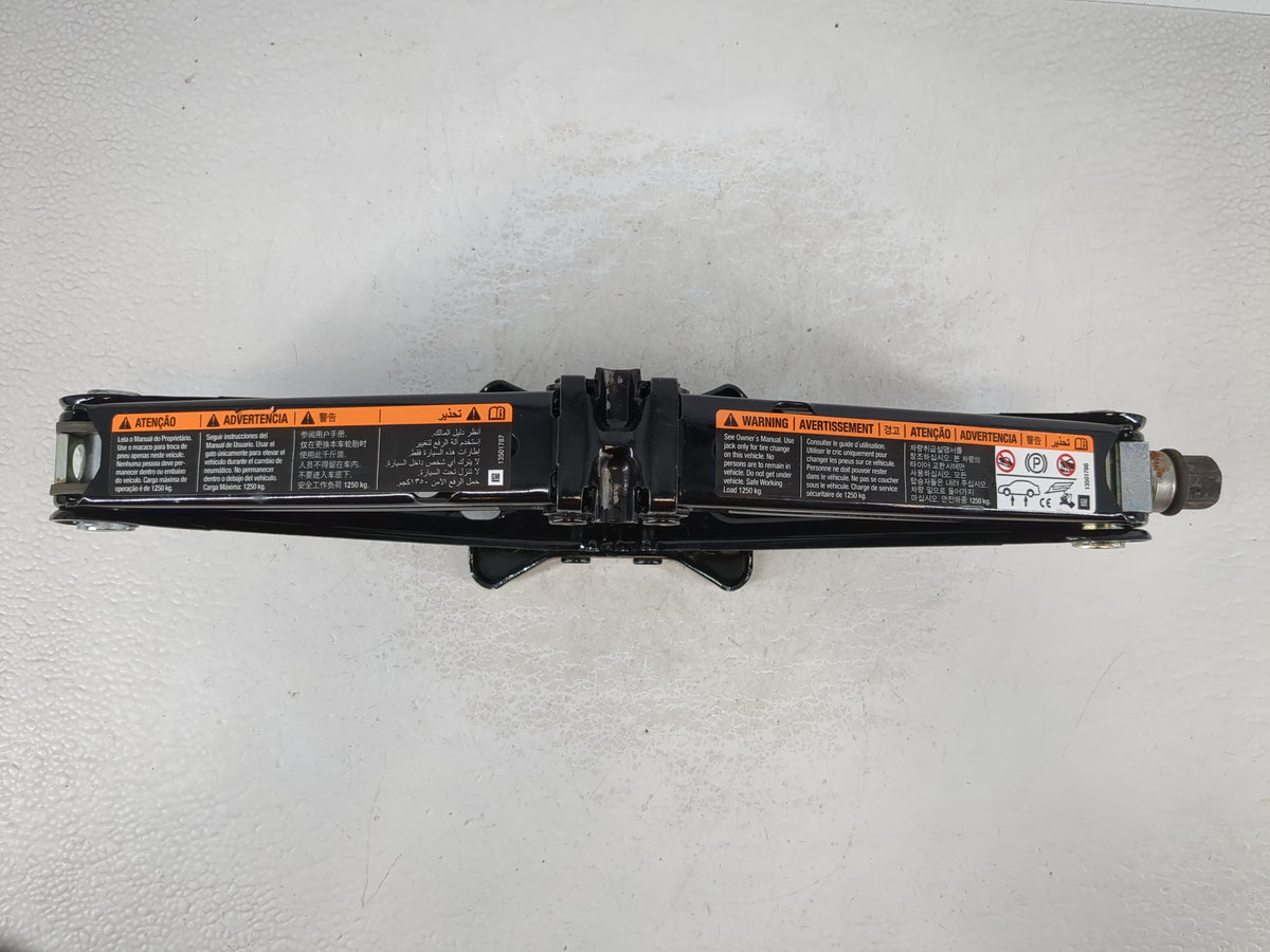 2013 Chevrolet Cruze Spare Scissor Car Jack 1093136 - Oemusedautoparts1.com