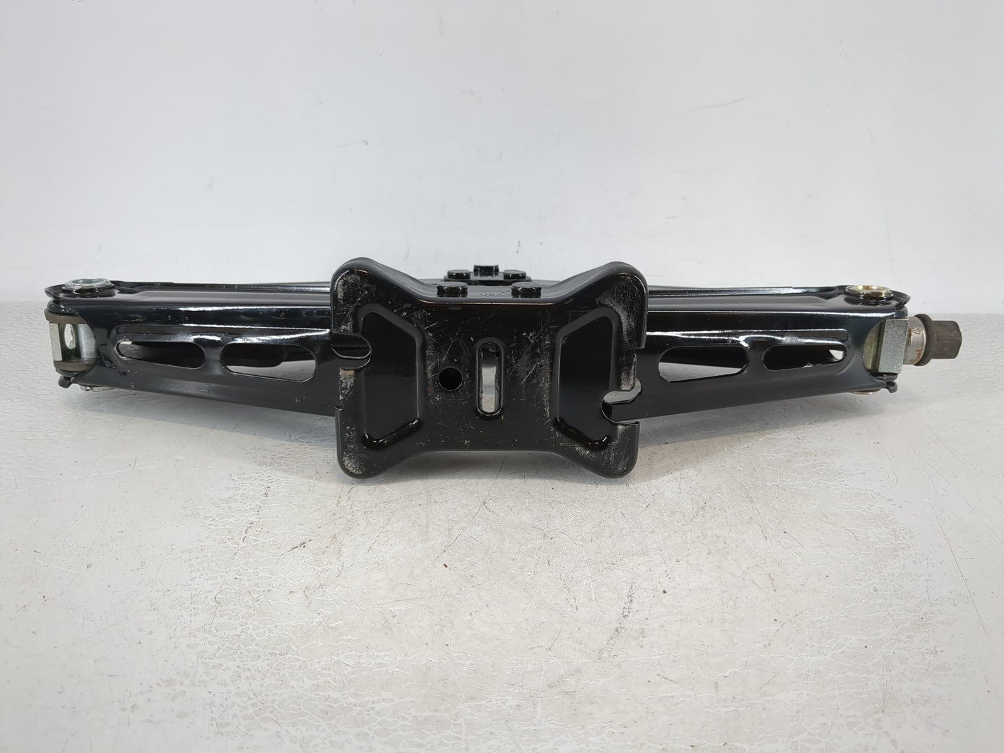 2013 Chevrolet Cruze Spare Scissor Car Jack 1093136 - Oemusedautoparts1.com