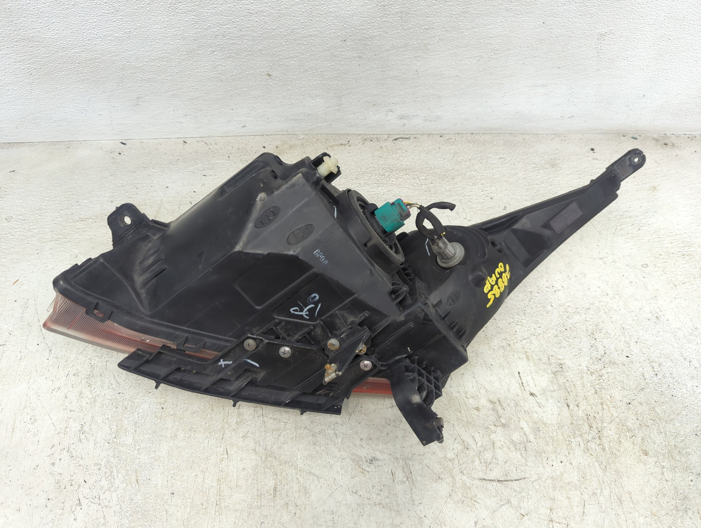 2012-2016 Chevrolet Cruze Passenger Right Oem Head Light Headlight Lamp - Oemusedautoparts1.com