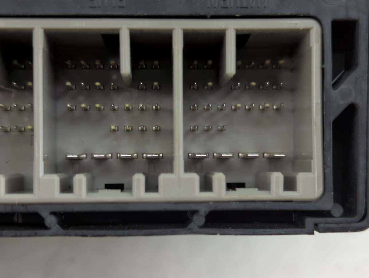 2013-2014 Chevrolet Cruze Body Control Module Bcm Inner Cabin Fuse Box - Oemusedautoparts1.com