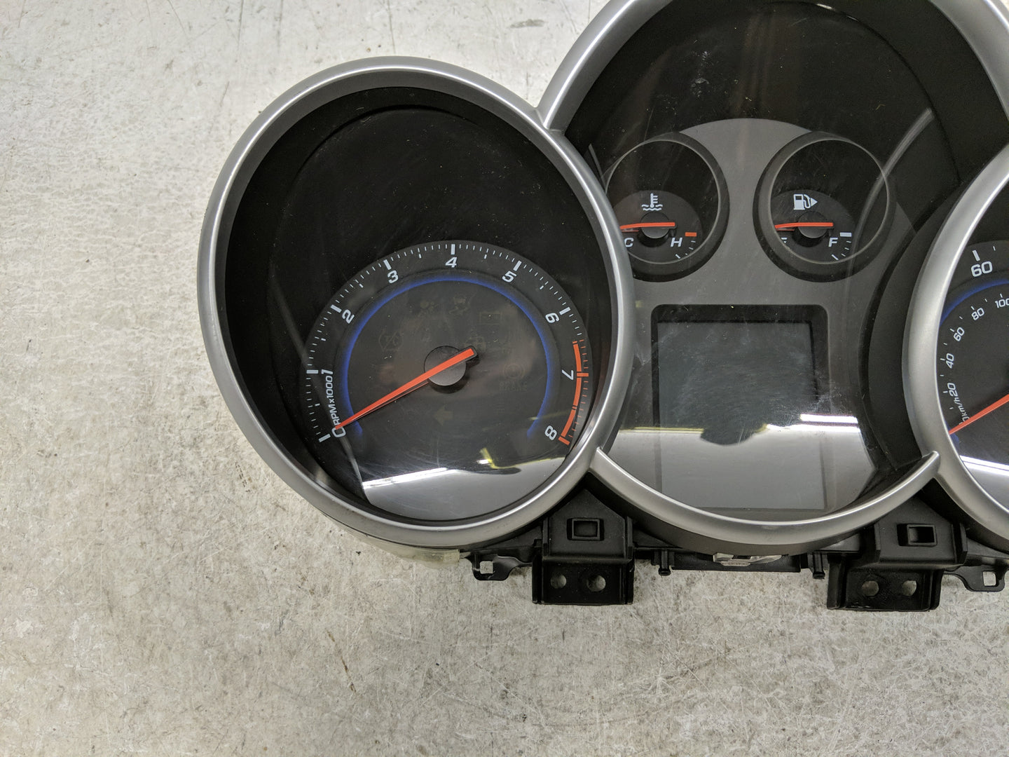 2013-2014 Chevrolet Cruze Instrument Cluster Speedometer Gauges P/N:95129378 Fits Fits 2013 2014 OEM Used Auto Parts - Oemus