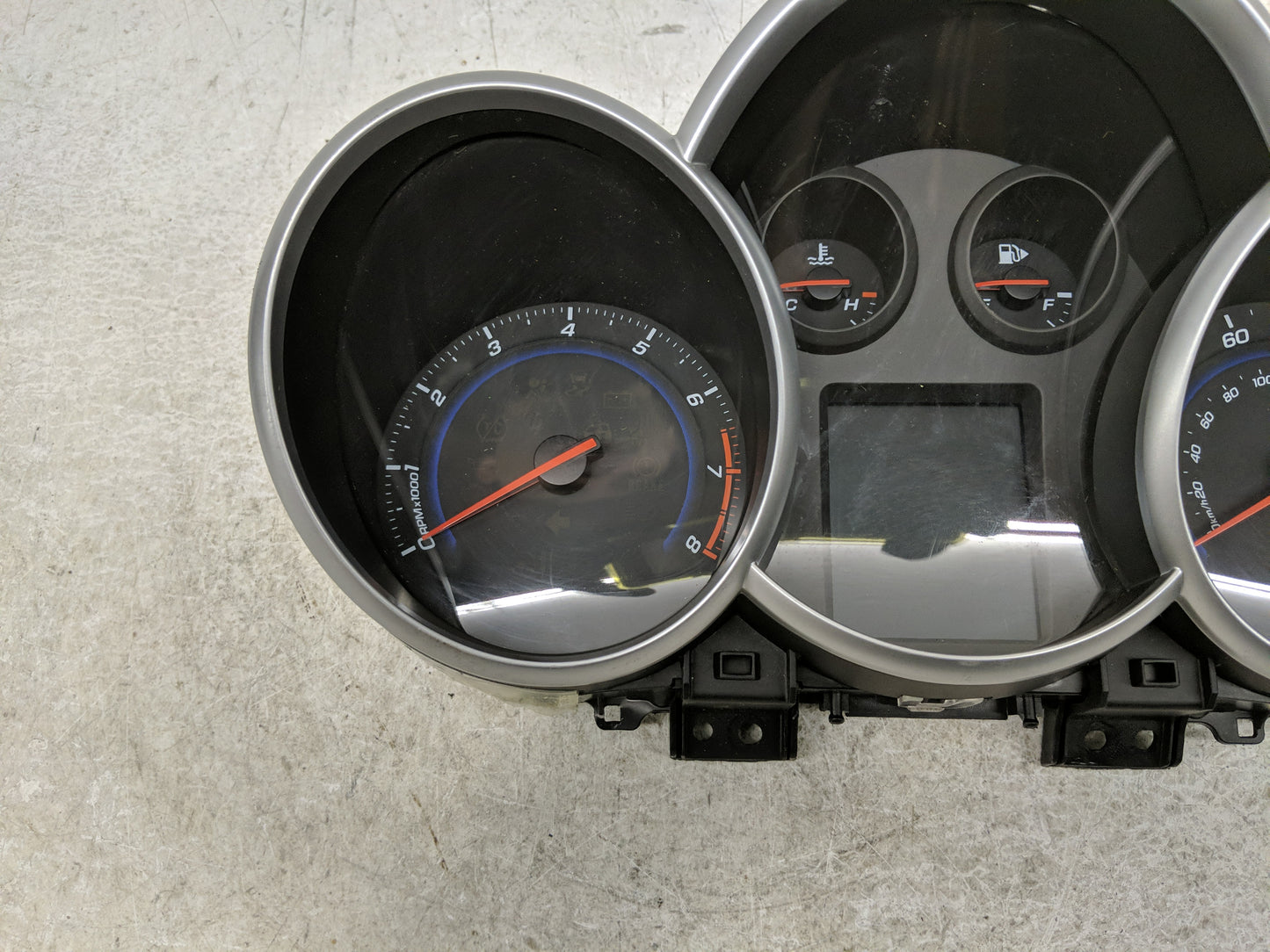 2013-2014 Chevrolet Cruze Instrument Cluster Speedometer Gauges P/N:95129378 Fits Fits 2013 2014 OEM Used Auto Parts - Oemus