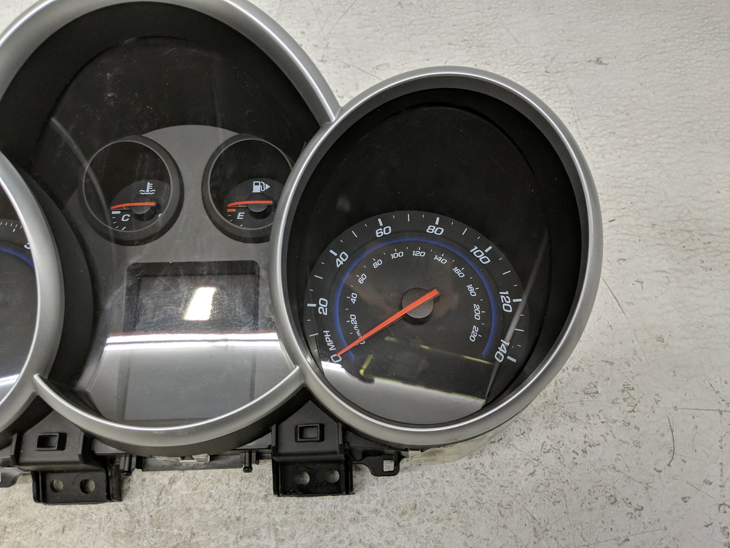 2013-2014 Chevrolet Cruze Instrument Cluster Speedometer Gauges P/N:95129378 Fits Fits 2013 2014 OEM Used Auto Parts - Oemus