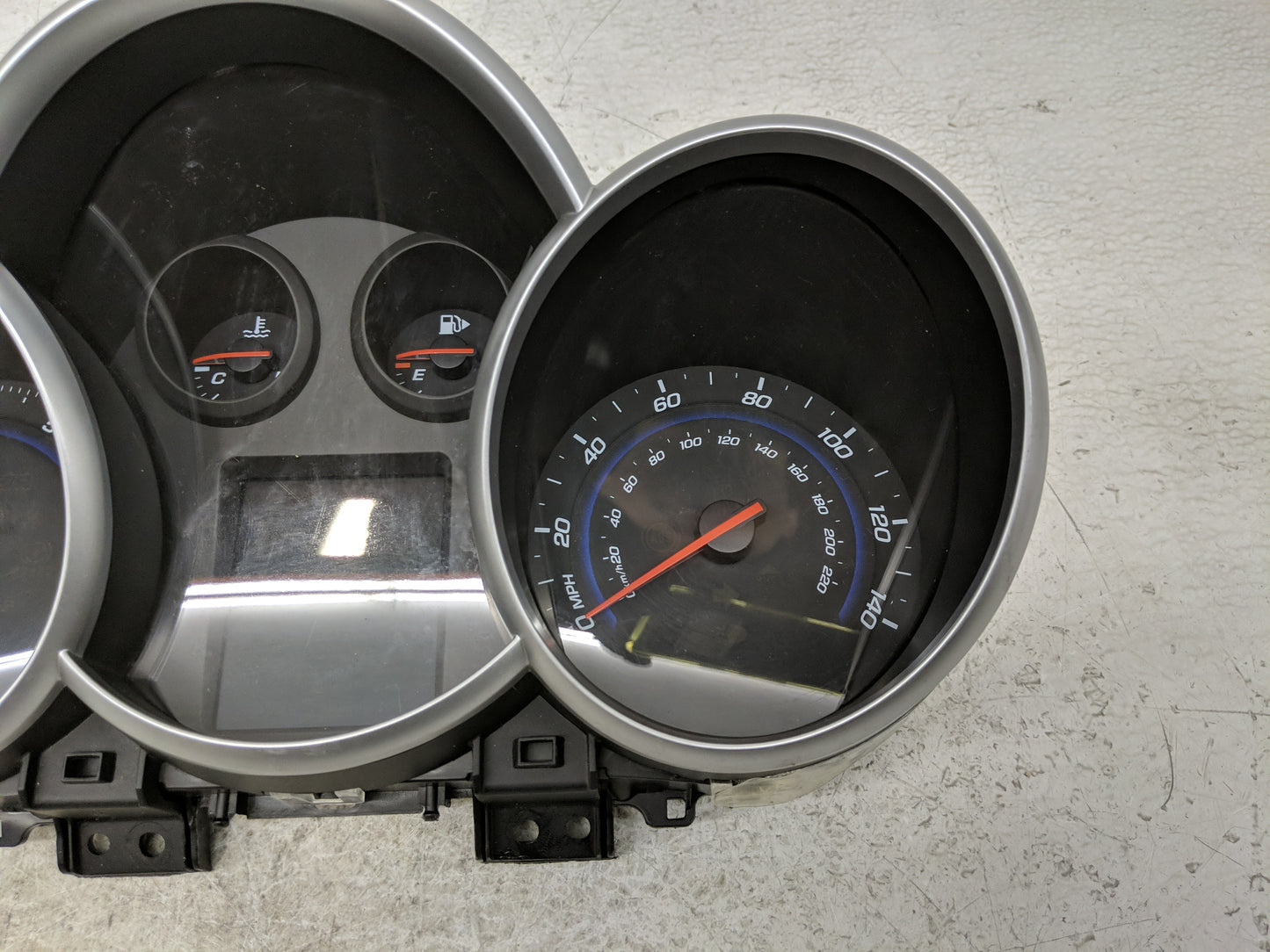 2013-2014 Chevrolet Cruze Instrument Cluster Speedometer Gauges P/N:95129378 Fits Fits 2013 2014 OEM Used Auto Parts - Oemus