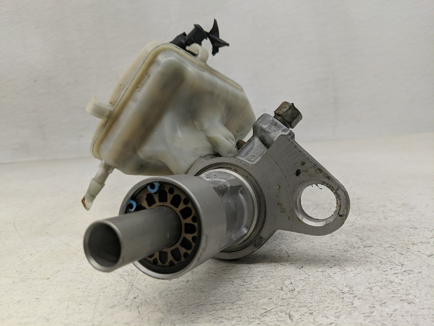 2011-2016 Chevrolet Cruze Brake Master Cylinder 1300886 - Oemusedautoparts1.com