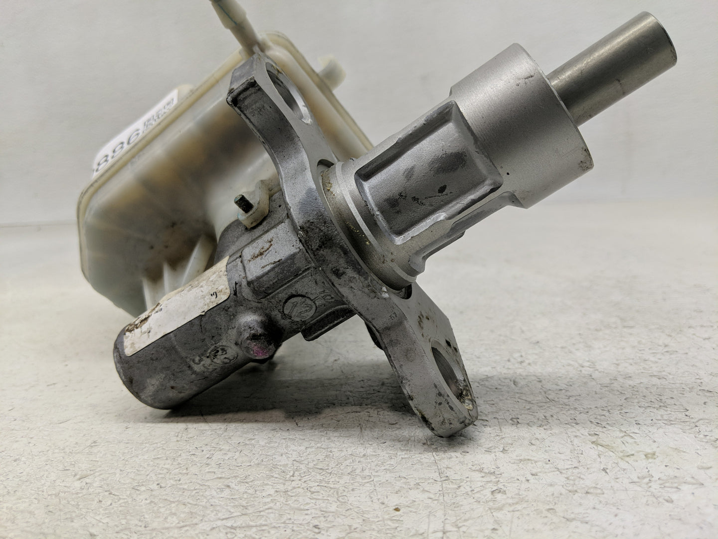 2011-2016 Chevrolet Cruze Brake Master Cylinder 1300886 - Oemusedautoparts1.com