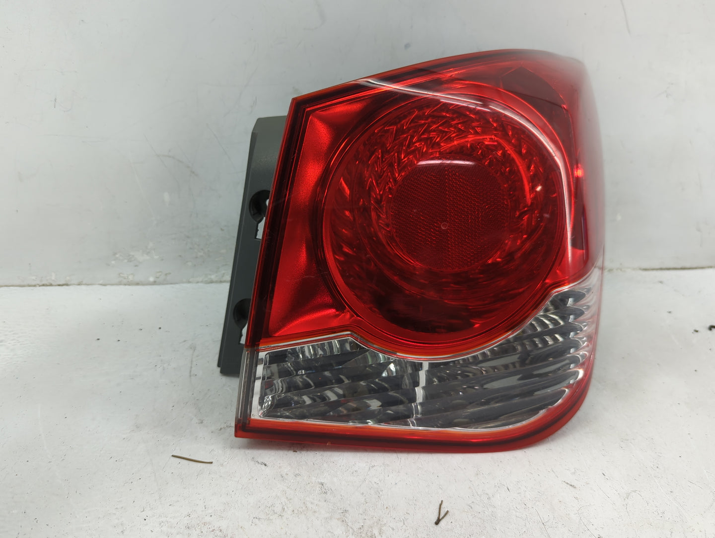 2011-2016 Chevrolet Cruze Tail Light Assembly Passenger Right OEM Fits Fits 2011 2012 2013 2014 2015 2016 OEM Used Auto Part