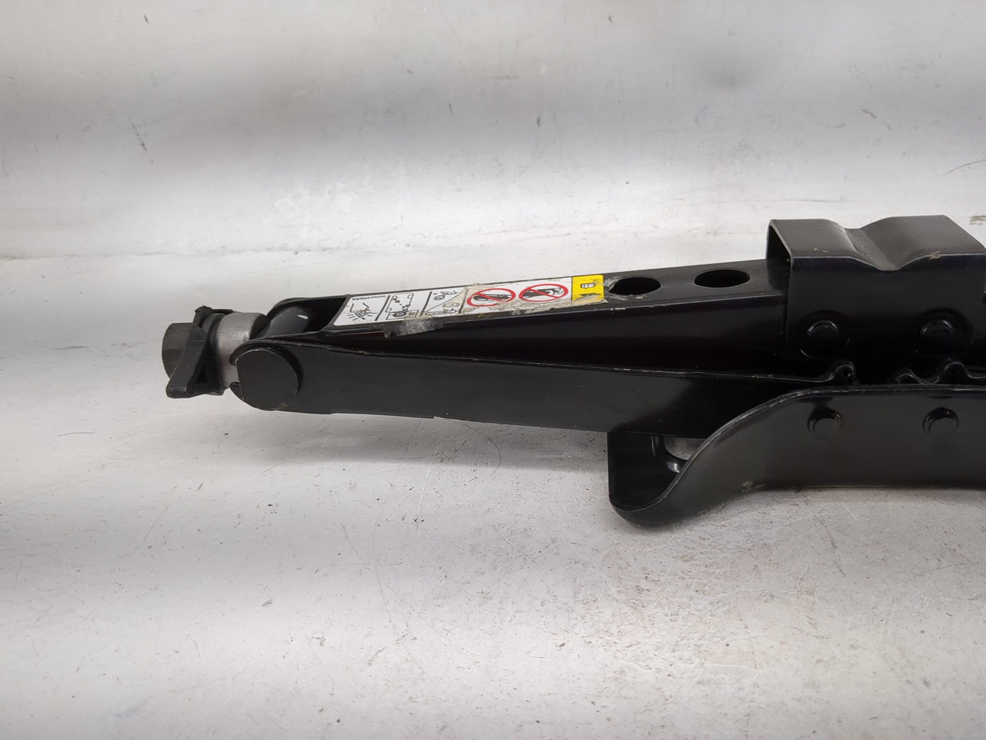 2013 Chevrolet Cruze Spare Scissor Car Jack Black - Oemusedautoparts1.com