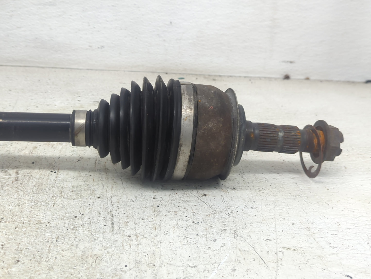 2011-2014 Chevrolet Cruze Axle Shaft Front Passenger Cv C/v - Oemusedautoparts1.com