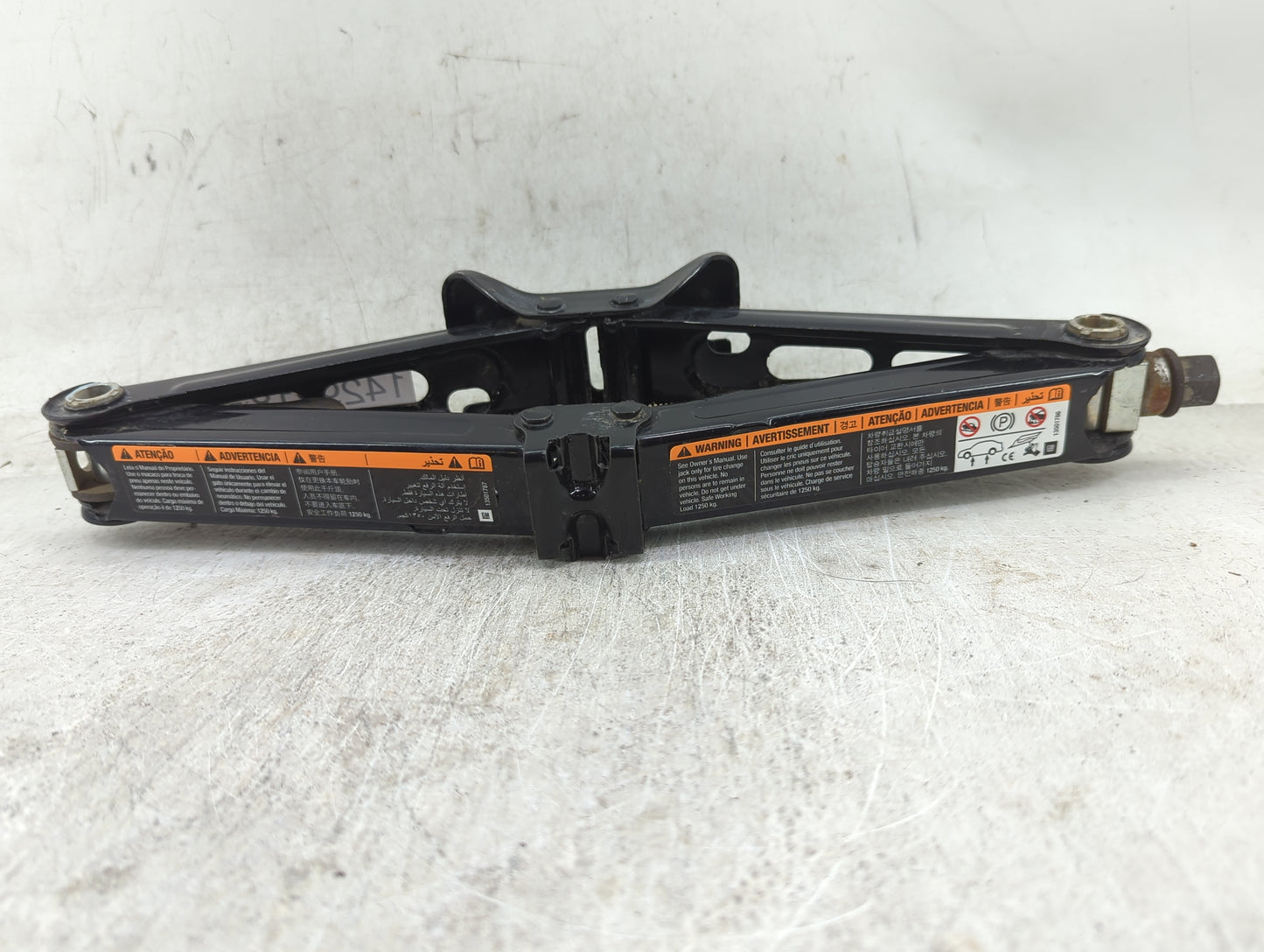 2013 Chevrolet Cruze Spare Scissor Car Jack - Oemusedautoparts1.com