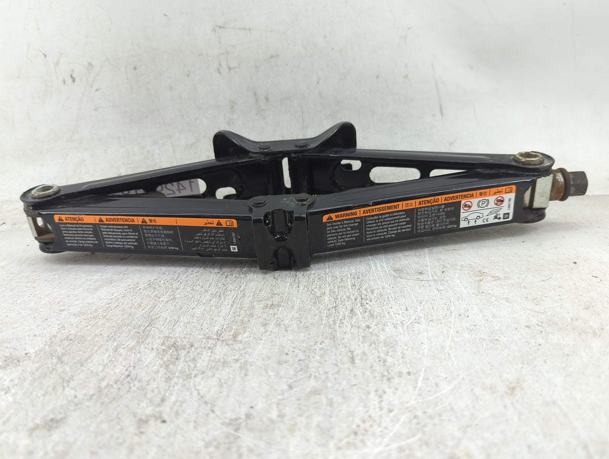 2013 Chevrolet Cruze Spare Scissor Car Jack 1429218 - Oemusedautoparts1.com