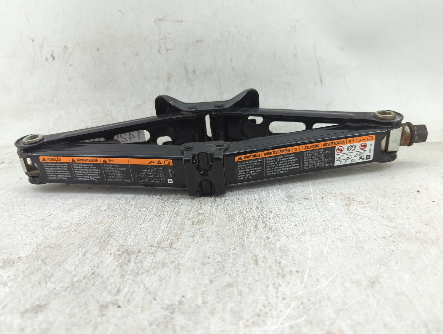 2013 Chevrolet Cruze Spare Scissor Car Jack - Oemusedautoparts1.com