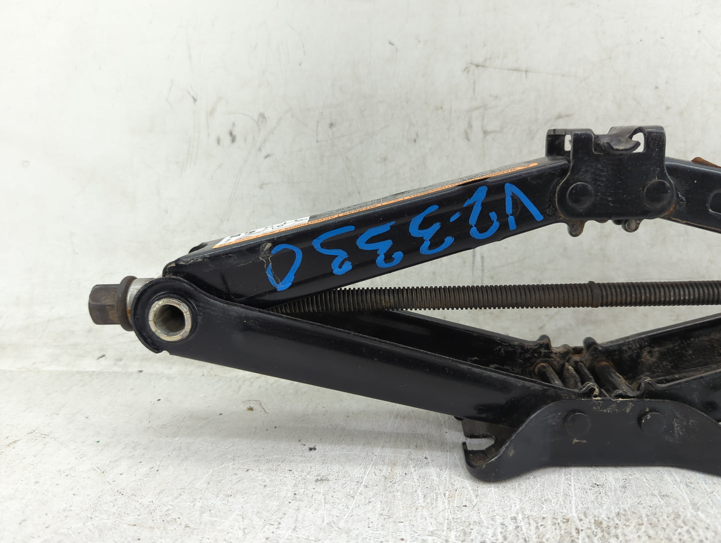 2013 Chevrolet Cruze Spare Scissor Car Jack 1431596 - Oemusedautoparts1.com