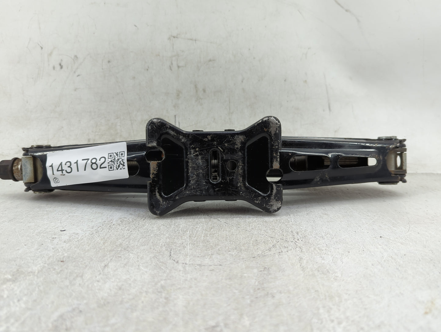 2013 Chevrolet Cruze Spare Scissor Car Jack 1431782 - Oemusedautoparts1.com