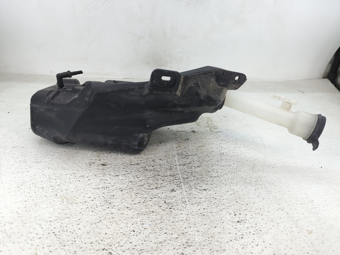 2011-2016 Chevrolet Cruze Windshield Washer Fluid Reservoir Bottle Oem - Oemusedautoparts1.com