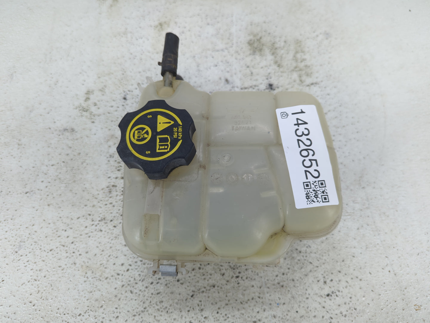 2011 Chevrolet Cruze Radiator Coolant Overflow Expansion Tank Bottle 1432652 - Oemusedautoparts1.com