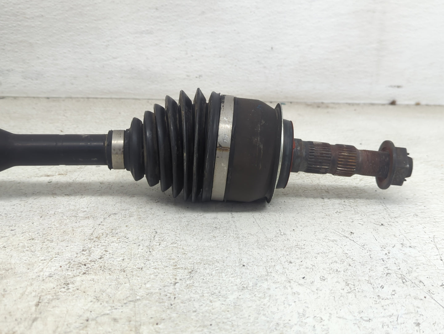 2011-2014 Chevrolet Cruze Axle Shaft Front Passenger Cv C/v - Oemusedautoparts1.com