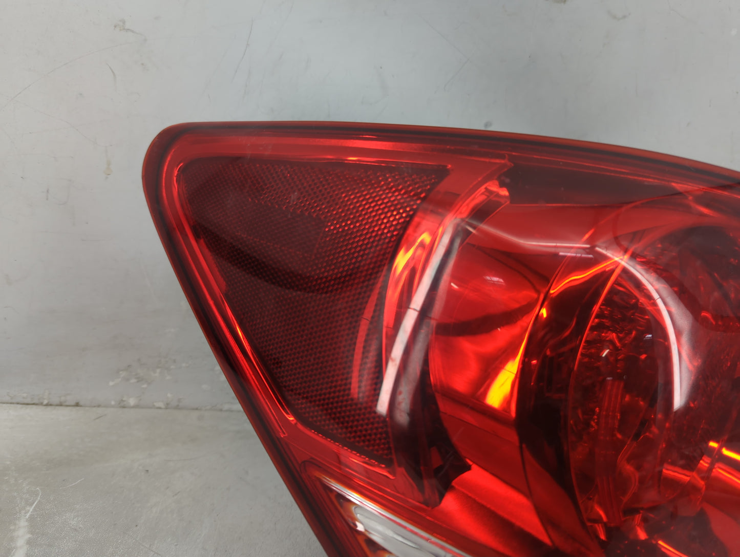 2011-2016 Chevrolet Cruze Tail Light Assembly Passenger Right OEM Fits Fits 2011 2012 2013 2014 2015 2016 OEM Used Auto Part