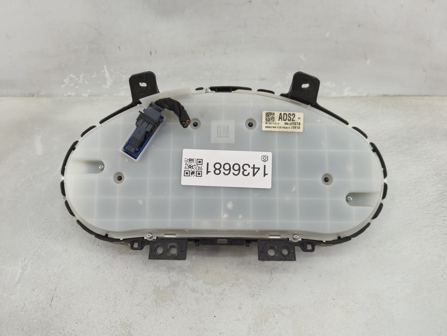 2013-2014 Chevrolet Cruze Instrument Cluster Speedometer Gauges P/N:95129376 Fits Fits 2013 2014 OEM Used Auto Parts - Oemus