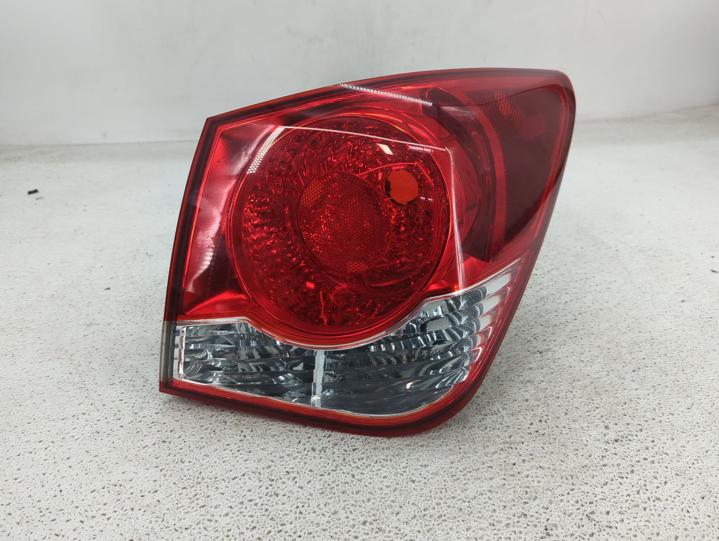 2011-2016 Chevrolet Cruze Tail Light Assembly Passenger Right OEM Fits Fits 2011 2012 2013 2014 2015 2016 OEM Used Auto Part