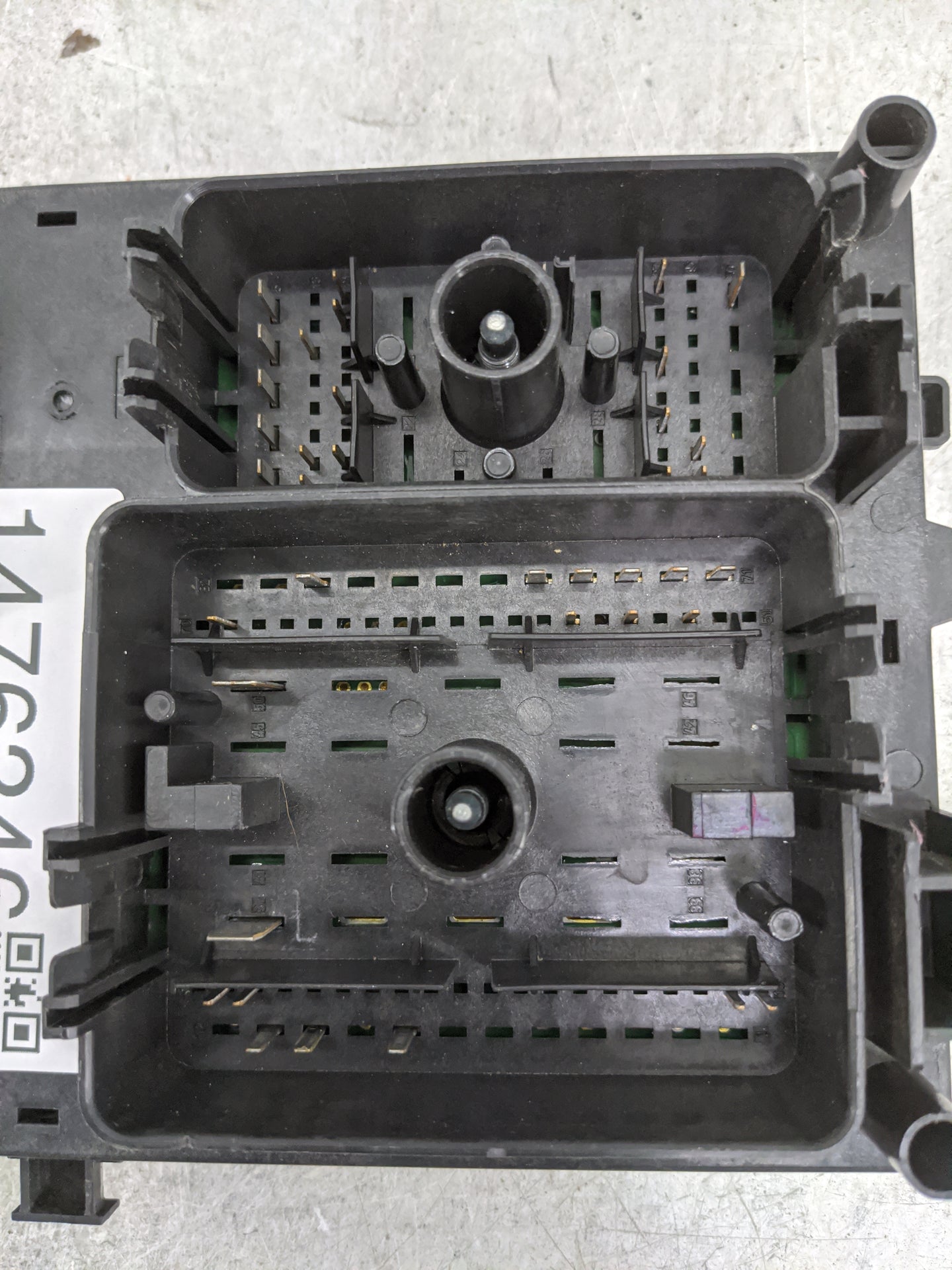 2011-2014 Chevrolet Cruze Fusebox Fuse Box Panel Relay Module P/N:13255300 Fits Fits 2011 2012 2013 2014 OEM Used Auto Parts