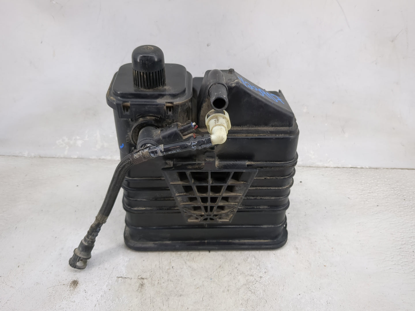 2013 Chevrolet Cruze Fuel Vapor Charcoal Canister 1476932 - Oemusedautoparts1.com