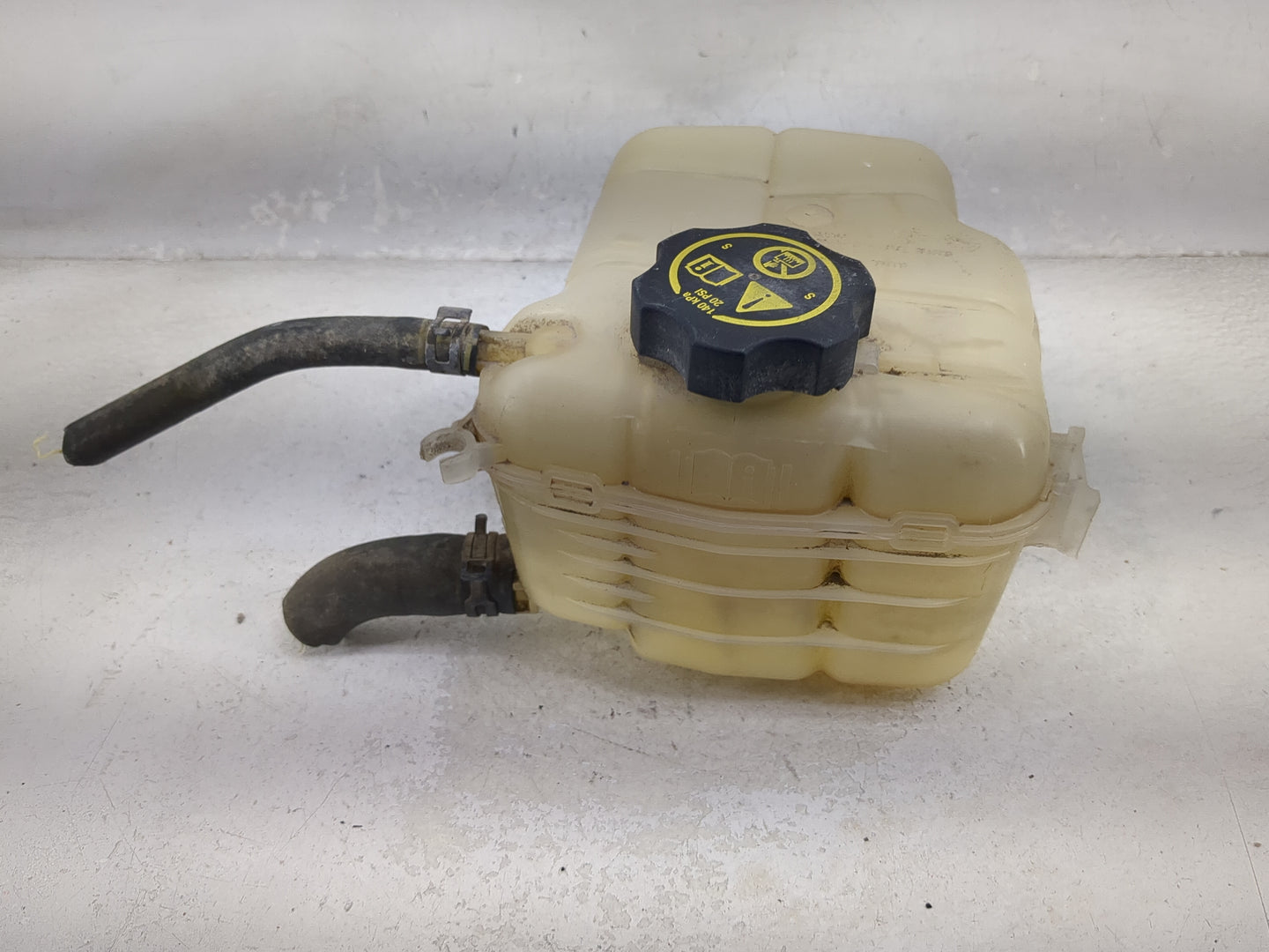 2016 Chevrolet Cruze Radiator Coolant Overflow Expansion Tank Bottle 1477184 - Oemusedautoparts1.com