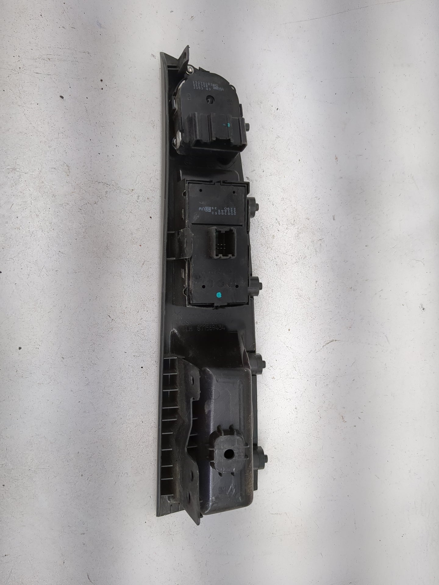 2013 Chevrolet Cruze Master Power Window Switch Replacement Driver Side Left P/N:23285940 Fits OEM Used Auto Parts - Oemused